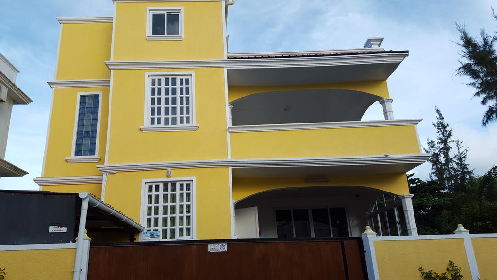 Chez Johnny - Blue Bay Hotel Exterior photo