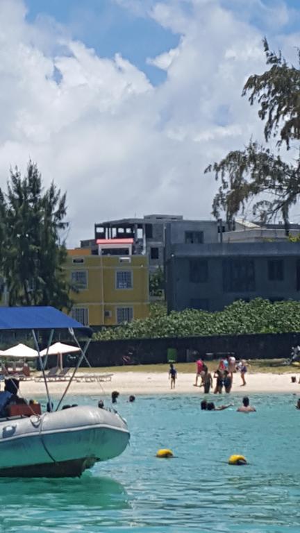 Chez Johnny - Blue Bay Hotel Exterior photo